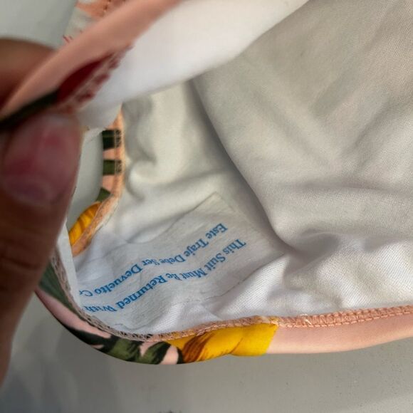 Kona Sol Double Flounce Front High
Coverage One Piece Swimsuit Medium - Picture 3 of 4